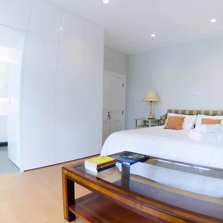 Light Filled 2br In Artsy Quarter Апартаменты